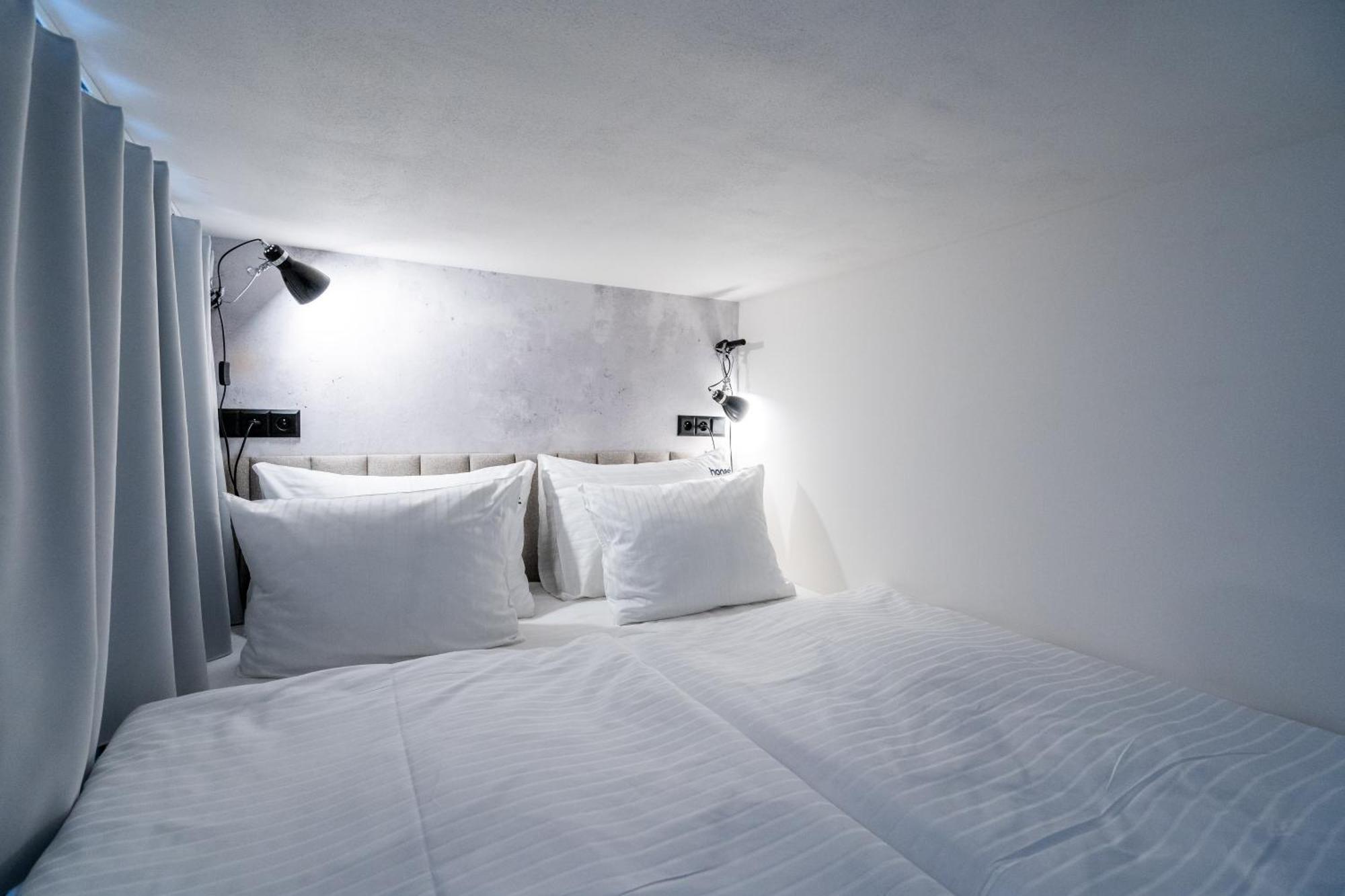 Aparthotel Honest Karlin Prag Exterior foto